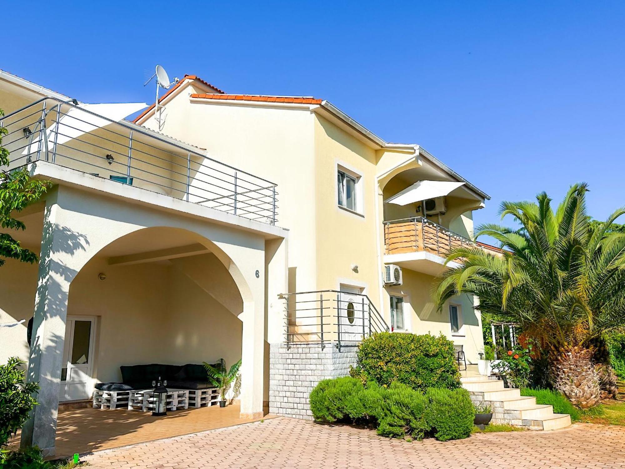 Sunside Apartments พูลา ภายนอก รูปภาพ
