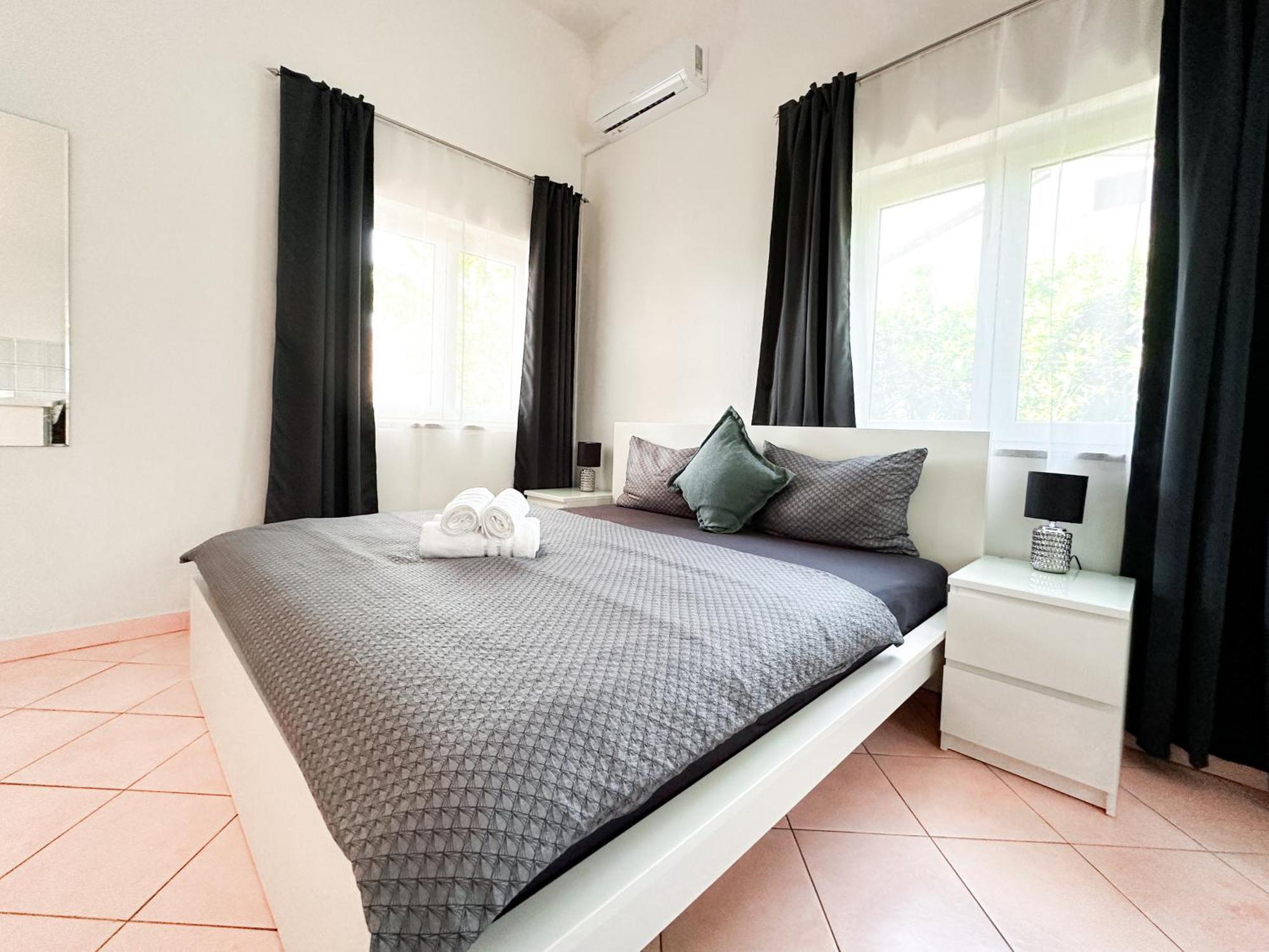 Sunside Apartments พูลา ภายนอก รูปภาพ